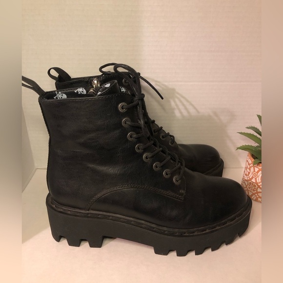 LAMODA Black Leather Platform Boots - Picture 9 of 16